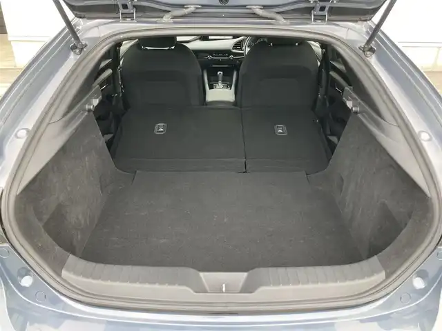 マツダ マツダ３ファストバック 15S ツーリング 静岡県 2020(令2)年 3.3万km ポリメタルグレーM i-ACTIVSENSE/純正SDナビ/　AM FM CD DVD Bluetooth USB HDMI/フルセグTV/ビルトインETC/LEDオートヘッドランプ/レーダークルーズコントロール/ヘッドアップディスプレイ/純正18インチアルミホイール/スマートキー2本/前後方クリアランスソナー/ワンオーナー/アラウンドビューモニター/前後方ドライブレコーダー