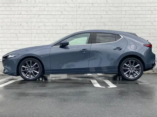 マツダ マツダ３ファストバック 15S ツーリング 静岡県 2020(令2)年 3.3万km ポリメタルグレーM i-ACTIVSENSE/純正SDナビ/　AM FM CD DVD Bluetooth USB HDMI/フルセグTV/ビルトインETC/LEDオートヘッドランプ/レーダークルーズコントロール/ヘッドアップディスプレイ/純正18インチアルミホイール/スマートキー2本/前後方クリアランスソナー/ワンオーナー/アラウンドビューモニター/前後方ドライブレコーダー