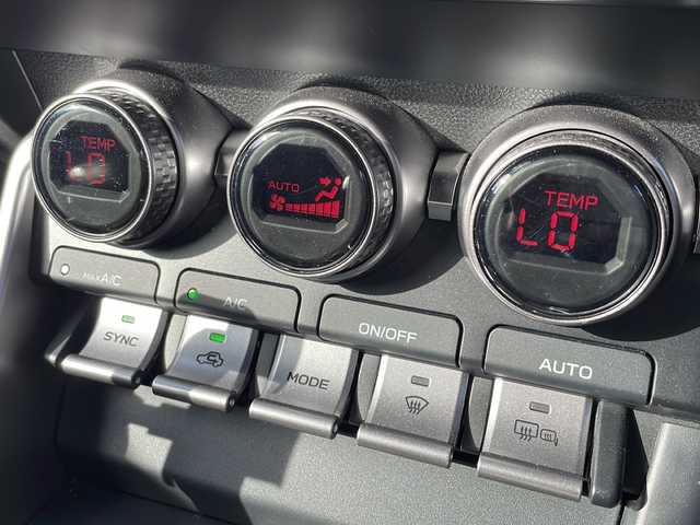 スバル ＢＲＺ S 大阪府 2023(令5)年 3.3万km パール 社外メモリナビ（MDV-M910HDL）/・FM/AM/Bluetooth/・フルセグテレビ/ETC/ドライブレコーダー/バックカメラ/クルーズコントロール/革巻きステアリング/ステアリングリモコン/シートヒーター（D席+N席）/LEDヘッドライト/オートライト/オートエアコン/スマートキー×2/プッシュスタートボタン/USBジャック/純正フロアマット/取扱説明書/ナビ取扱説明書/保証書