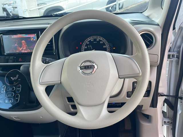 日産 デイズ ルークス X 宮崎県 2019(令1)年 4.1万km ホワイトパール 社外SDナビ/ワンセグテレビ/バックカメラ/全方位カメラ/アイドリングストップ/ドアバイザー/プッシュスタート/片側パワースライドドア/ETC/スマートキー/社外フロアマット