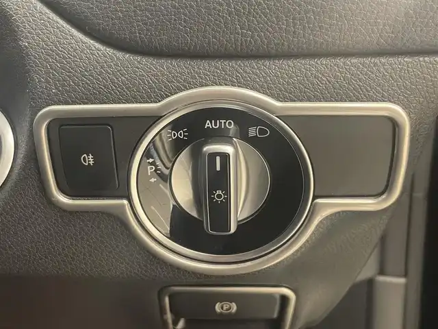 メルセデス・ベンツ ＣＬＡ１８０ AMG スタイル 岡山県 2018(平30)年 2.3万km カバンサイトブルー 純正ナビ/ESP/アクティブブレーキアシスト/アテンションアシスト/ブラインドスポット/レーンキープアシスト/アイドリングストップ/オートライト/オートワイパー/パワーシート/シートヒーター/サンルーフ/バックカメラ/harman kardonステレオシステム/アンビエントライト/ETC/スペアキー