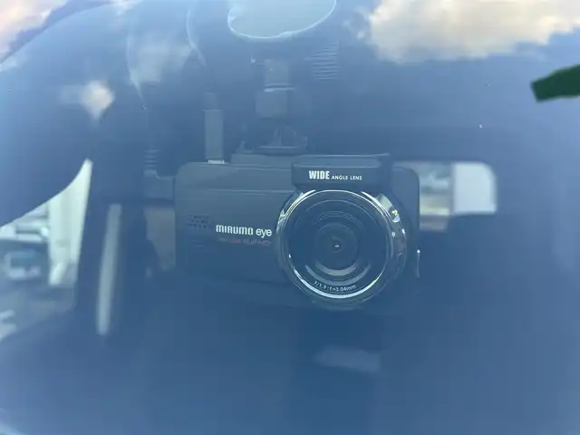 トヨタ ルーミー カスタムG 福岡県 2020(令2)年 2.1万km ブラックマイカメタリック/ファイアークォーツレッドメタリック ワンオーナー/純正ディーラーナビ（KSZT-Y68T）/Bluetooth対応/フルセグTV/AM/FM/9インチナビ/バックカメラ/フリップダウンモニター/両側パワースライドドア/ドライブレコーダー（前方）/ビルトインETC/クルーズコントロール/ドアバイザー/純正フロアマット/純正アルミホイール/プッシュスタート/保証書/取扱説明書/スペアキー/スマートキー