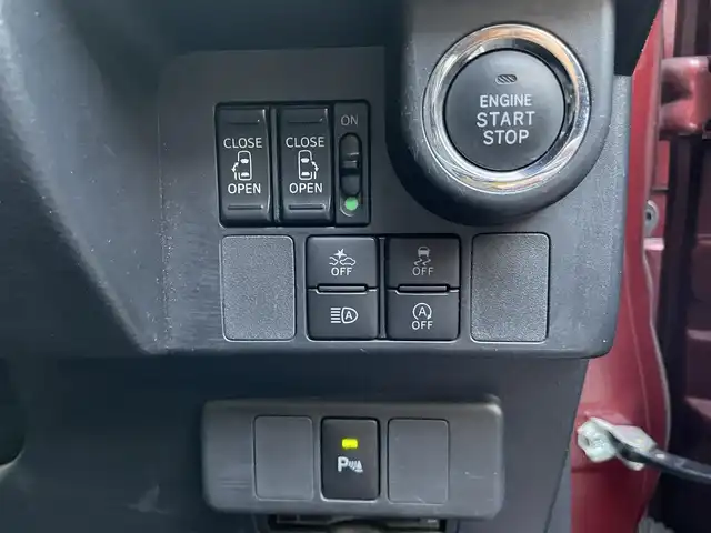 トヨタ ルーミー カスタムG 福岡県 2020(令2)年 2.1万km ブラックマイカメタリック/ファイアークォーツレッドメタリック ワンオーナー/純正ディーラーナビ（KSZT-Y68T）/Bluetooth対応/フルセグTV/AM/FM/9インチナビ/バックカメラ/フリップダウンモニター/両側パワースライドドア/ドライブレコーダー（前方）/ビルトインETC/クルーズコントロール/ドアバイザー/純正フロアマット/純正アルミホイール/プッシュスタート/保証書/取扱説明書/スペアキー/スマートキー