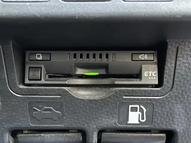 トヨタ ルーミー カスタムG 福岡県 2020(令2)年 2.1万km ブラックマイカメタリック/ファイアークォーツレッドメタリック ワンオーナー/純正ディーラーナビ（KSZT-Y68T）/Bluetooth対応/フルセグTV/AM/FM/9インチナビ/バックカメラ/フリップダウンモニター/両側パワースライドドア/ドライブレコーダー（前方）/ビルトインETC/クルーズコントロール/ドアバイザー/純正フロアマット/純正アルミホイール/プッシュスタート/保証書/取扱説明書/スペアキー/スマートキー