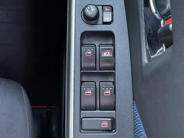 トヨタ ルーミー カスタムG 福岡県 2020(令2)年 2.1万km ブラックマイカメタリック/ファイアークォーツレッドメタリック ワンオーナー/純正ディーラーナビ（KSZT-Y68T）/Bluetooth対応/フルセグTV/AM/FM/9インチナビ/バックカメラ/フリップダウンモニター/両側パワースライドドア/ドライブレコーダー（前方）/ビルトインETC/クルーズコントロール/ドアバイザー/純正フロアマット/純正アルミホイール/プッシュスタート/保証書/取扱説明書/スペアキー/スマートキー