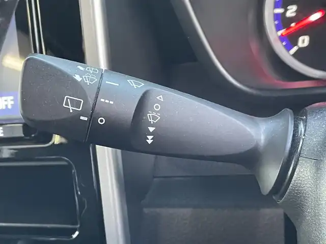 トヨタ ルーミー カスタムG 福岡県 2020(令2)年 2.1万km ブラックマイカメタリック/ファイアークォーツレッドメタリック ワンオーナー/純正ディーラーナビ（KSZT-Y68T）/Bluetooth対応/フルセグTV/AM/FM/9インチナビ/バックカメラ/フリップダウンモニター/両側パワースライドドア/ドライブレコーダー（前方）/ビルトインETC/クルーズコントロール/ドアバイザー/純正フロアマット/純正アルミホイール/プッシュスタート/保証書/取扱説明書/スペアキー/スマートキー