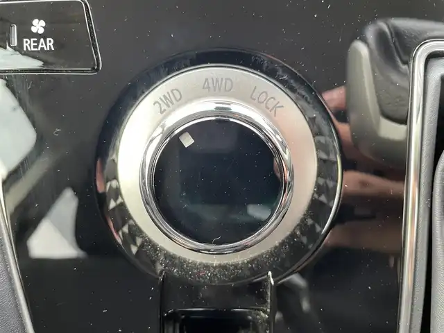 三菱 デリカＤ：５ P 千葉県 2019(令1)年 2.8万km ダイヤモンドブラックマイカ 純正10.1インチSDナビ【QY9000MB】/・CD/DVD/MSV/Bluetooth/フルセグ/全周囲カメラ/両後パワースライドドア/パワーバックドア/運転席パワーシート/前席シートヒーター/スマートキー/衝突軽減ブレーキ/レーンキープアシスト/ブラインドスポットモニター/オートマチックハイビーム/アダプティブクルーズコントロール/パドルシフト/純正18インチアルミホイール/純正LEDヘッドライト/フォグランプ/本革巻きステアリング/アイドリングストップ/ドアバイザー/サイド＆カーテンエアバッグ