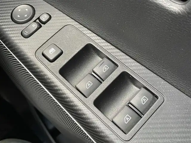 三菱 デリカＤ：５ P 千葉県 2019(令1)年 2.8万km ダイヤモンドブラックマイカ 純正10.1インチSDナビ【QY9000MB】/・CD/DVD/MSV/Bluetooth/フルセグ/全周囲カメラ/両後パワースライドドア/パワーバックドア/運転席パワーシート/前席シートヒーター/スマートキー/衝突軽減ブレーキ/レーンキープアシスト/ブラインドスポットモニター/オートマチックハイビーム/アダプティブクルーズコントロール/パドルシフト/純正18インチアルミホイール/純正LEDヘッドライト/フォグランプ/本革巻きステアリング/アイドリングストップ/ドアバイザー/サイド＆カーテンエアバッグ