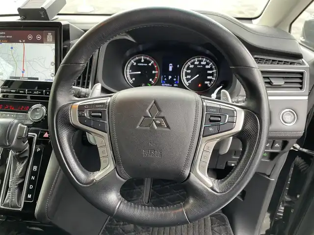 三菱 デリカＤ：５ P 千葉県 2019(令1)年 2.8万km ダイヤモンドブラックマイカ 純正10.1インチSDナビ【QY9000MB】/・CD/DVD/MSV/Bluetooth/フルセグ/全周囲カメラ/両後パワースライドドア/パワーバックドア/運転席パワーシート/前席シートヒーター/スマートキー/衝突軽減ブレーキ/レーンキープアシスト/ブラインドスポットモニター/オートマチックハイビーム/アダプティブクルーズコントロール/パドルシフト/純正18インチアルミホイール/純正LEDヘッドライト/フォグランプ/本革巻きステアリング/アイドリングストップ/ドアバイザー/サイド＆カーテンエアバッグ
