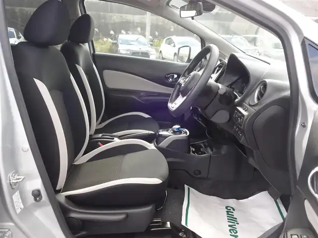 日産 ノート e－パワー B FOUR 山形県 2019(令1)年 8.5万km ブリリアントシルバー ４WD/衝突被害軽減システム/メモリナビ/　【CD BT AUX AM/FM】/バックカメラ/オートライト/アイドリングストップ/コーナーセンサー/電動格納ウィンカーミラー/フロアマット/スマートキー/ETC