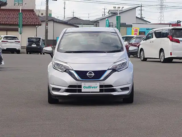 日産 ノート e－パワー B FOUR 山形県 2019(令1)年 8.5万km ブリリアントシルバー ４WD/衝突被害軽減システム/メモリナビ/　【CD BT AUX AM/FM】/バックカメラ/オートライト/アイドリングストップ/コーナーセンサー/電動格納ウィンカーミラー/フロアマット/スマートキー/ETC