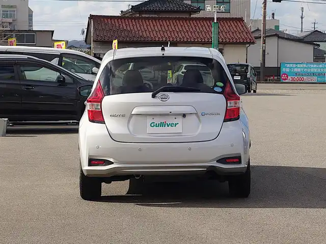 日産 ノート e－パワー B FOUR 山形県 2019(令1)年 8.5万km ブリリアントシルバー ４WD/衝突被害軽減システム/メモリナビ/　【CD BT AUX AM/FM】/バックカメラ/オートライト/アイドリングストップ/コーナーセンサー/電動格納ウィンカーミラー/フロアマット/スマートキー/ETC
