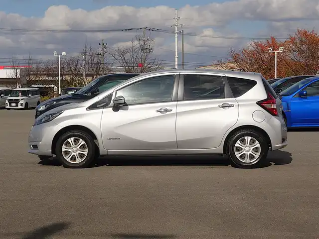 日産 ノート e－パワー B FOUR 山形県 2019(令1)年 8.5万km ブリリアントシルバー ４WD/衝突被害軽減システム/メモリナビ/　【CD BT AUX AM/FM】/バックカメラ/オートライト/アイドリングストップ/コーナーセンサー/電動格納ウィンカーミラー/フロアマット/スマートキー/ETC