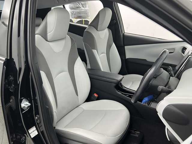 トヨタ プリウス ＰＨＶ A プレミアムナビパッケージ 宮城県 2020(令2)年 4.6万km アティチュードブラックマイカ 禁煙車/ワンオーナー/後期型/5人乗り/ソーラー充電システム/パノラミックビューモニター/JBLプレミアムサウンド/トヨタセーフティセンス/・プリクラッシュセーフティ/・レーントレーシングアシスト/・オートハイビームアシスト/・アダプティブクルーズコントロール/・ヘッドアップディスプレイ/・ブラインドスポットモニター/駐車支援システム/純正11.6インチナビ/・USB.BT.AUX/フルセグTV/白本革シート/・D席パワーシート/・前席シートヒーター/エアシート/純正ドライブレコーダー（F）/ビルトインETC2.0/LEDヘッドライト/LEDフォグランプ/ステアリングヒーター/ステアリングスイッチ/プッシュスタート/スマートキー/純正17インチアルミホイール/純正フロアマット/トノカバー