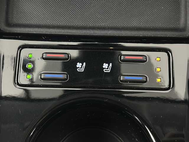 トヨタ プリウス ＰＨＶ A プレミアムナビパッケージ 宮城県 2020(令2)年 4.6万km アティチュードブラックマイカ 禁煙車/ワンオーナー/後期型/5人乗り/ソーラー充電システム/パノラミックビューモニター/JBLプレミアムサウンド/トヨタセーフティセンス/・プリクラッシュセーフティ/・レーントレーシングアシスト/・オートハイビームアシスト/・アダプティブクルーズコントロール/・ヘッドアップディスプレイ/・ブラインドスポットモニター/駐車支援システム/純正11.6インチナビ/・USB.BT.AUX/フルセグTV/白本革シート/・D席パワーシート/・前席シートヒーター/エアシート/純正ドライブレコーダー（F）/ビルトインETC2.0/LEDヘッドライト/LEDフォグランプ/ステアリングヒーター/ステアリングスイッチ/プッシュスタート/スマートキー/純正17インチアルミホイール/純正フロアマット/トノカバー