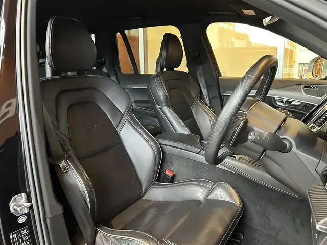 ボルボ ＸＣ９０ T6 AWD Rデザイン 宮城県 2016(平28)年 4.4万km オニキスブラックP ワンオーナー/ポールスターパフォーマンスパッケージ/アダプティブクルーズコントロール/レーンキープアシスト/BLIS/クロストラフィックアラート/純正ナビゲーションシステム/フルセグTV/サラウンドビューカメラ/ブラックレザーシート/シートヒーター/メモリ機能付きパワーシート/LEDヘッドライト/純正22インチAW/スマートキー/パワーバックドア/液晶メーターパネル/ETC車載器/ドライブレコーダー