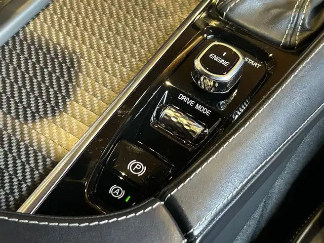 ボルボ ＸＣ９０ T6 AWD Rデザイン 宮城県 2016(平28)年 4.4万km オニキスブラックP ワンオーナー/ポールスターパフォーマンスパッケージ/アダプティブクルーズコントロール/レーンキープアシスト/BLIS/クロストラフィックアラート/純正ナビゲーションシステム/フルセグTV/サラウンドビューカメラ/ブラックレザーシート/シートヒーター/メモリ機能付きパワーシート/LEDヘッドライト/純正22インチAW/スマートキー/パワーバックドア/液晶メーターパネル/ETC車載器/ドライブレコーダー