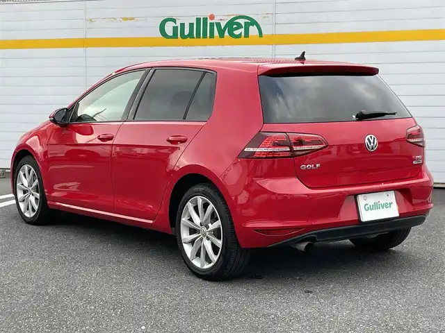 フォルクスワーゲン ゴルフ TSIコンフォートライン 埼玉県 2017(平29)年 6.2万km 赤 ・純正ナビ（Bluetooth/CD/DVD/USB）/・レーダークルーズコントロール/・衝突軽減ブレーキ/・ドライブレコーダー/・パドルシフト/・バックカメラ/・ETC/・アイドリングストップ/・コーナーセンサー