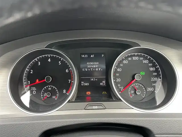 フォルクスワーゲン ゴルフ TSIコンフォートライン 埼玉県 2017(平29)年 6.2万km 赤 ・純正ナビ（Bluetooth/CD/DVD/USB）/・レーダークルーズコントロール/・衝突軽減ブレーキ/・ドライブレコーダー/・パドルシフト/・バックカメラ/・ETC/・アイドリングストップ/・コーナーセンサー