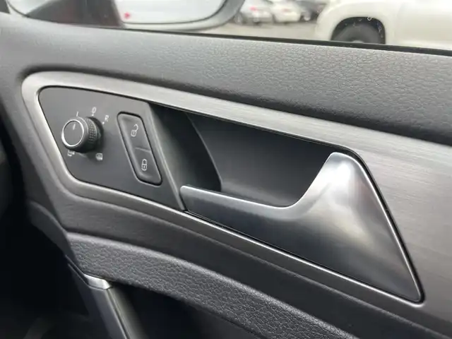 フォルクスワーゲン ゴルフ TSIコンフォートライン 埼玉県 2017(平29)年 6.2万km 赤 ・純正ナビ（Bluetooth/CD/DVD/USB）/・レーダークルーズコントロール/・衝突軽減ブレーキ/・ドライブレコーダー/・パドルシフト/・バックカメラ/・ETC/・アイドリングストップ/・コーナーセンサー