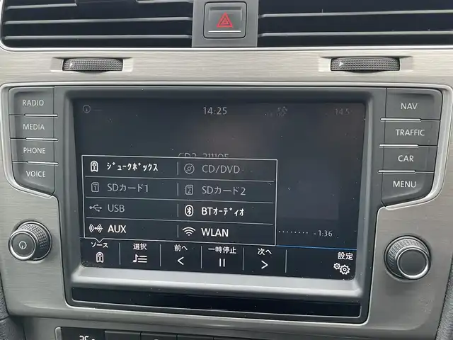 フォルクスワーゲン ゴルフ TSIコンフォートライン 埼玉県 2017(平29)年 6.2万km 赤 ・純正ナビ（Bluetooth/CD/DVD/USB）/・レーダークルーズコントロール/・衝突軽減ブレーキ/・ドライブレコーダー/・パドルシフト/・バックカメラ/・ETC/・アイドリングストップ/・コーナーセンサー