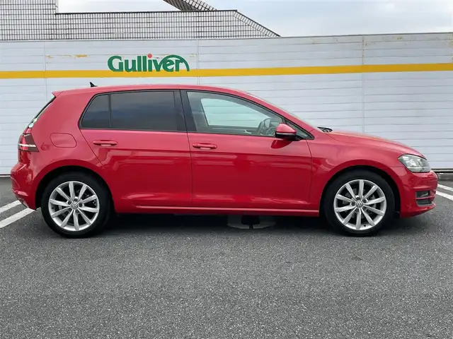 フォルクスワーゲン ゴルフ TSIコンフォートライン 埼玉県 2017(平29)年 6.2万km 赤 ・純正ナビ（Bluetooth/CD/DVD/USB）/・レーダークルーズコントロール/・衝突軽減ブレーキ/・ドライブレコーダー/・パドルシフト/・バックカメラ/・ETC/・アイドリングストップ/・コーナーセンサー