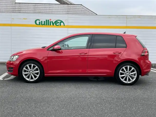 フォルクスワーゲン ゴルフ TSIコンフォートライン 埼玉県 2017(平29)年 6.2万km 赤 ・純正ナビ（Bluetooth/CD/DVD/USB）/・レーダークルーズコントロール/・衝突軽減ブレーキ/・ドライブレコーダー/・パドルシフト/・バックカメラ/・ETC/・アイドリングストップ/・コーナーセンサー