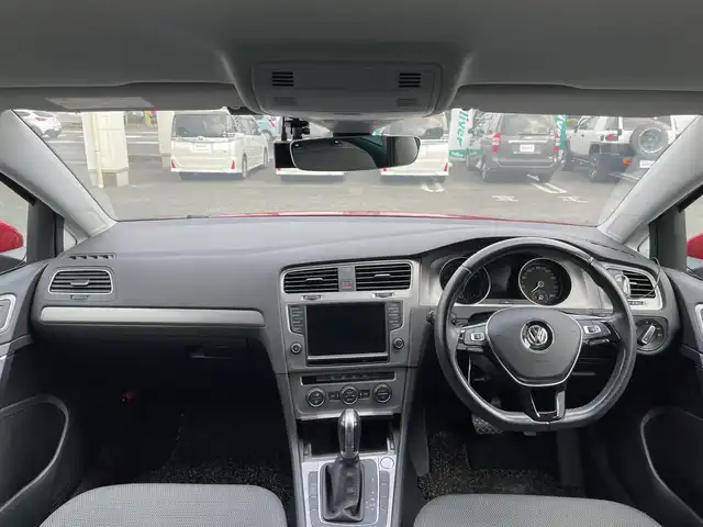 フォルクスワーゲン ゴルフ TSIコンフォートライン 埼玉県 2017(平29)年 6.2万km 赤 ・純正ナビ（Bluetooth/CD/DVD/USB）/・レーダークルーズコントロール/・衝突軽減ブレーキ/・ドライブレコーダー/・パドルシフト/・バックカメラ/・ETC/・アイドリングストップ/・コーナーセンサー