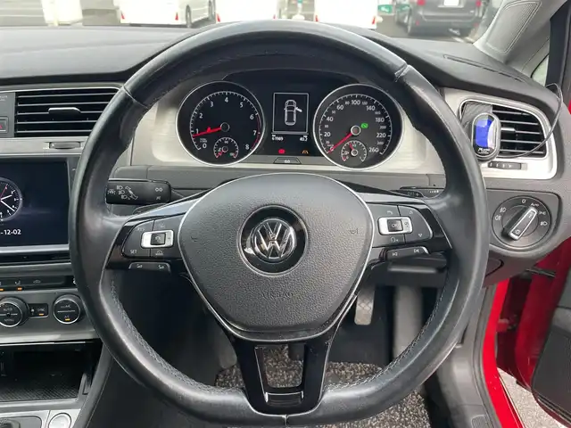 フォルクスワーゲン ゴルフ TSIコンフォートライン 埼玉県 2017(平29)年 6.2万km 赤 ・純正ナビ（Bluetooth/CD/DVD/USB）/・レーダークルーズコントロール/・衝突軽減ブレーキ/・ドライブレコーダー/・パドルシフト/・バックカメラ/・ETC/・アイドリングストップ/・コーナーセンサー