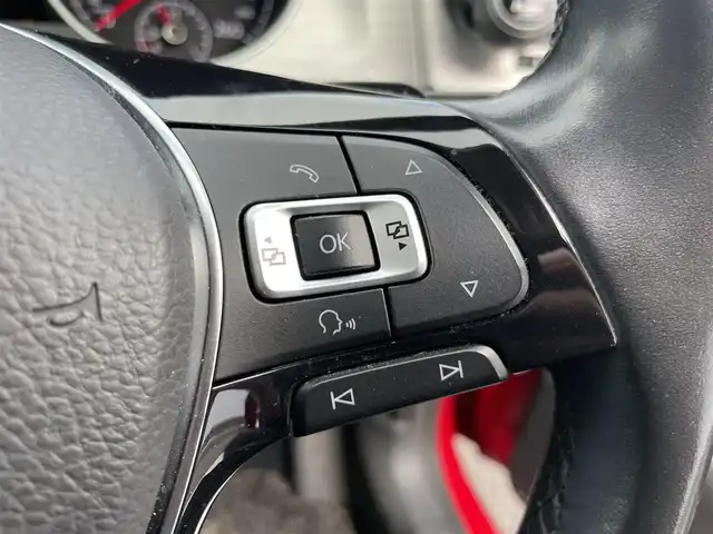 フォルクスワーゲン ゴルフ TSIコンフォートライン 埼玉県 2017(平29)年 6.2万km 赤 ・純正ナビ（Bluetooth/CD/DVD/USB）/・レーダークルーズコントロール/・衝突軽減ブレーキ/・ドライブレコーダー/・パドルシフト/・バックカメラ/・ETC/・アイドリングストップ/・コーナーセンサー