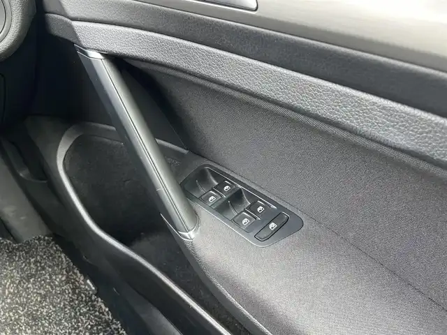 フォルクスワーゲン ゴルフ TSIコンフォートライン 埼玉県 2017(平29)年 6.2万km 赤 ・純正ナビ（Bluetooth/CD/DVD/USB）/・レーダークルーズコントロール/・衝突軽減ブレーキ/・ドライブレコーダー/・パドルシフト/・バックカメラ/・ETC/・アイドリングストップ/・コーナーセンサー