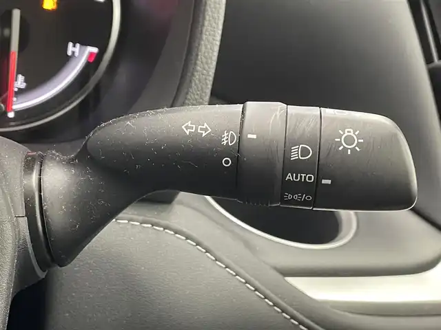 トヨタ ノア S－Z 滋賀県 2023(令5)年 1.5万km ホワイトパールクリスタルシャイン 10.5型ディスプレイオーディオ（コネクティッドナビ対応）Plus/（CD/DVD/BT/フルセグTV/AppleCarplay/AndroidAuto/Miracast/HDMI）/トヨタセーフティセンス/・プリクラッシュセーフティ（前方衝突回避支援）/・レーントレーシングアシスト（LTA）/・レーンディパーチャーアラート（LDA）/・レーダークルーズコントロール（全車速追従式）/・アダプティブハイビームシステム（AHS）/・ロードサインアシスト（RSA）/パノラミックビューモニター/ビルトインETC/デジタルインナーミラー/快適利便パッケージHigh/・ハンズフリー デュアルパワースライドドア/・パワーバックドア/・「ナノイー X」（空調／空気清浄関連機能） /・ステアリングヒーター（ハンドルヒーター） /・2列目シートヒーター/オットマン/アームレスト/トヨタチームメイト アドバンストパーク/ハーフレザーシート/前席シートヒーター/LEDヘッドライト/純正フロアマット/純正17インチAW