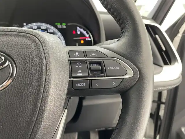 トヨタ ノア S－Z 滋賀県 2023(令5)年 1.5万km ホワイトパールクリスタルシャイン 10.5型ディスプレイオーディオ（コネクティッドナビ対応）Plus/（CD/DVD/BT/フルセグTV/AppleCarplay/AndroidAuto/Miracast/HDMI）/トヨタセーフティセンス/・プリクラッシュセーフティ（前方衝突回避支援）/・レーントレーシングアシスト（LTA）/・レーンディパーチャーアラート（LDA）/・レーダークルーズコントロール（全車速追従式）/・アダプティブハイビームシステム（AHS）/・ロードサインアシスト（RSA）/パノラミックビューモニター/ビルトインETC/デジタルインナーミラー/快適利便パッケージHigh/・ハンズフリー デュアルパワースライドドア/・パワーバックドア/・「ナノイー X」（空調／空気清浄関連機能） /・ステアリングヒーター（ハンドルヒーター） /・2列目シートヒーター/オットマン/アームレスト/トヨタチームメイト アドバンストパーク/ハーフレザーシート/前席シートヒーター/LEDヘッドライト/純正フロアマット/純正17インチAW