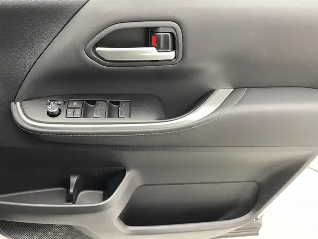 トヨタ ノア S－Z 滋賀県 2023(令5)年 1.5万km ホワイトパールクリスタルシャイン 10.5型ディスプレイオーディオ（コネクティッドナビ対応）Plus/（CD/DVD/BT/フルセグTV/AppleCarplay/AndroidAuto/Miracast/HDMI）/トヨタセーフティセンス/・プリクラッシュセーフティ（前方衝突回避支援）/・レーントレーシングアシスト（LTA）/・レーンディパーチャーアラート（LDA）/・レーダークルーズコントロール（全車速追従式）/・アダプティブハイビームシステム（AHS）/・ロードサインアシスト（RSA）/パノラミックビューモニター/ビルトインETC/デジタルインナーミラー/快適利便パッケージHigh/・ハンズフリー デュアルパワースライドドア/・パワーバックドア/・「ナノイー X」（空調／空気清浄関連機能） /・ステアリングヒーター（ハンドルヒーター） /・2列目シートヒーター/オットマン/アームレスト/トヨタチームメイト アドバンストパーク/ハーフレザーシート/前席シートヒーター/LEDヘッドライト/純正フロアマット/純正17インチAW