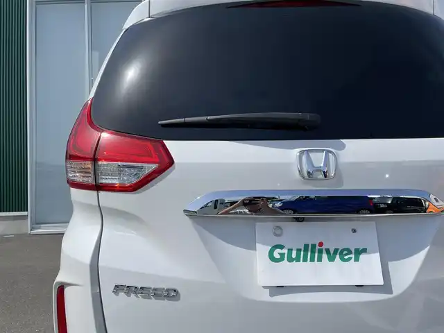 ホンダ フリード ハイブリット G ホンダセンシング 神奈川県 2020(令2)年 3.8万km プラチナホワイトパール MC後モデル/Cパッケージ/ワンオーナー/純正９インチナビＴＶ/（ＤＶＤ／Ｂｌｕｅｔｏｏｔｈ／ＳＤ／ＨＤＭＩ）/純正１１．６インチ後席モニター/(VM-185EN)/両側パワースライドドア/ACC(アダプティブクルーズコントロール)/LKAS（車線維持支援システム）/アクティブコーナリングライト/バックカメラ/純正LEDヘッド&フォグライト　/純正エンジンスターター/(RS-16Jシリーズ)/オートリトラミラー/ビルトインETC/R3/4/5/6点検記録