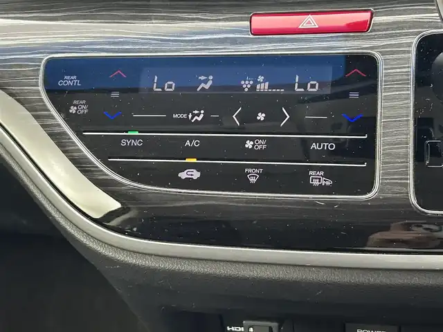 ホンダ オデッセイ ハイブリッド アブソルートセンシングEXパック 熊本県 2016(平28)年 8.3万km ホワイトオーキッドパール 純正ナビ（ＣＤ・ＤＶＤ・フルセグ・ＢＴ・ＳＤ）/バックカメラ　/純正フリップダウンモニター　/ビルトインＥＴＣ　/両側パワースライドドア　/レーダークルーズコントロール　/衝突軽減ブレーキ　/レーンキープアシスト/ブラインドスポットモニター/横滑り防止/オットマン/運転席パワーシート/ハーフレザーシート/オートライト/オートマチックハイビーム/LEDヘッドライト/フォグライト/スマートキー/プッシュスタート/スペアキー1本