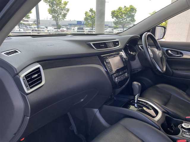 日産 エクストレイル 20X 三重県 2015(平27)年 8.1万km ダイヤモンドブラック 登録時80719km/禁煙車/純正７インチSDナビ/・フルセグ・CD/DVD・AUX・USB・AM/FM/全方位カメラ/クルーズコントロール/BSM/前席シートヒーター/カプロンシート/ビルドインETC/ダウンヒルアシストコントロール/オールモード4×4-iシステム/前後コーナーセンサー/ルーフレール/LEDヘッドライト