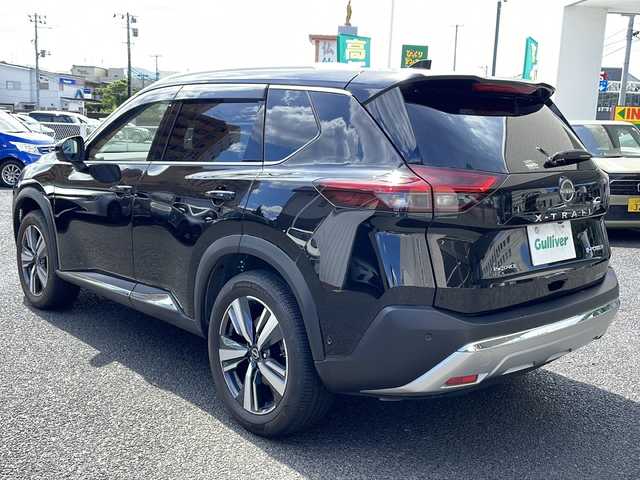 日産 エクストレイル G e－4ORCE 山形県 2022(令4)年 1.2万km ダイヤモンドブラック ワンオーナー/サンルーフ/BOSEプレミアムサウンドシステム/12.3インチNissanConnectナビ/アラウンドヴビューカメラ/デジタルインナーミラー/ブラックレザーシート/全席シートヒーター/前席パワーシート/前後ドライブレコーダー/純正19インチアルミ/プロパイロット/パワーバックドア/置くだけ充電/ヘッドアップディスプレイ/ETC2.0/社外18インチアルミ（スタッドレス装着）/スペアキー