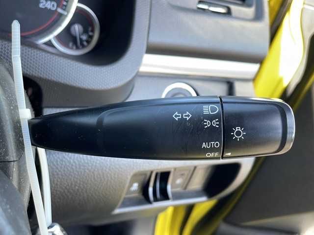 スズキ スイフト スポーツ 新潟県 2014(平26)年 5.8万km チャンピオンイエロー マニュアル車　/社外ナビ　/フルセグＴＶ　/バックカメラ　/ＥＴＣ　/フロントドライブレコーダー　/横滑り防止装置　/クルーズコントロール　/純正１７インチアルミホイール　/オートエアコン　/電動格納式ミラー　/ＡＢＳ/HIDヘッドライト/フォグランプ