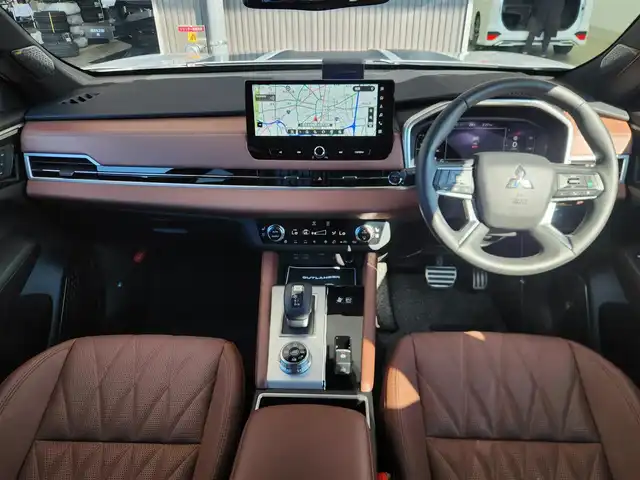 三菱 アウトランダー ＰＨＥＶ P エグゼクティブパッケージ 愛知県 2024(令6)年 1.6万km グレーⅡ パノラマルーフ/YAMAHAアルティメットサウンド/純正ディスプレイオーディオ/　（ＢＴ／フルセグ/AppleCarPlay/AndroidAuto）/パノラミックビューモニター/前後ドラレコ/ＥＴＣ２．０/パワーシート／シートヒーター/パワーバックドア/純正２０インチＡＷ