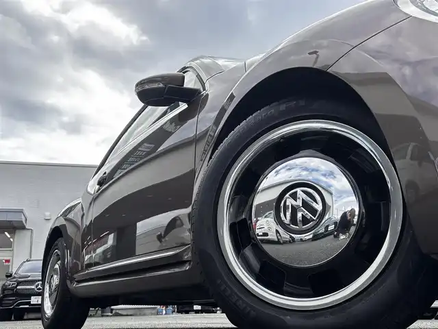 フォルクスワーゲン ザ・ビートル デザイン 熊本県 2014(平26)年 8.6万km グラシオーサブラウンメタリック 社外SDナビ（CN-R300D）/【フルセグTV/CD/DVD/SDオーディオ】/バックカメラ/純正16インチアルミホイール/HIDヘッドライト/ETC/ドライブレコーダー/フロアマット/取扱説明書/リモコンキー