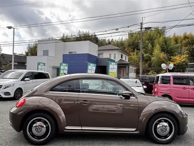 フォルクスワーゲン ザ・ビートル デザイン 熊本県 2014(平26)年 8.6万km グラシオーサブラウンメタリック 社外SDナビ（CN-R300D）/【フルセグTV/CD/DVD/SDオーディオ】/バックカメラ/純正16インチアルミホイール/HIDヘッドライト/ETC/ドライブレコーダー/フロアマット/取扱説明書/リモコンキー
