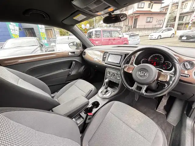 フォルクスワーゲン ザ・ビートル デザイン 熊本県 2014(平26)年 8.6万km グラシオーサブラウンメタリック 社外SDナビ（CN-R300D）/【フルセグTV/CD/DVD/SDオーディオ】/バックカメラ/純正16インチアルミホイール/HIDヘッドライト/ETC/ドライブレコーダー/フロアマット/取扱説明書/リモコンキー