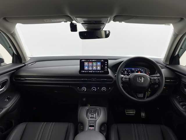 ホンダ ＺＲ－Ｖ ハイブリッド e:HEV Z 愛知県 2024(令6)年 0.3万km プラチナホワイトパール 純正9インチナビ/マルチビューカメラシステム/フルセグTV・Bluetooth/BOSEサウンド/ワイヤレス充電器/ETC2.0/本革シート/運転席助手席パワーシート/運転席助手席シートヒーター/ハンズフリーアクセステールゲート/純正18インチアルミホイール/ホンダセンシング/衝突軽減ブレーキ/先行車発進お知らせ/歩行者事故低減ステアリング/路外逸脱抑制/標識認識/渋滞追従機能付アダプティブクルーズコントロール/車線維持支援システム/トラフィックジャムアシスト(渋滞運転支援)/ブラインドスポットインフォメーション/後退出庫サポート/ヒルディセントコントロール/アダプティブドライビングビーム/LEDヘッドライト/オートライト/革巻きステアリング/パドルシフト/スマートキー/プッシュスタート/スペアキー/保証書・取扱説明書