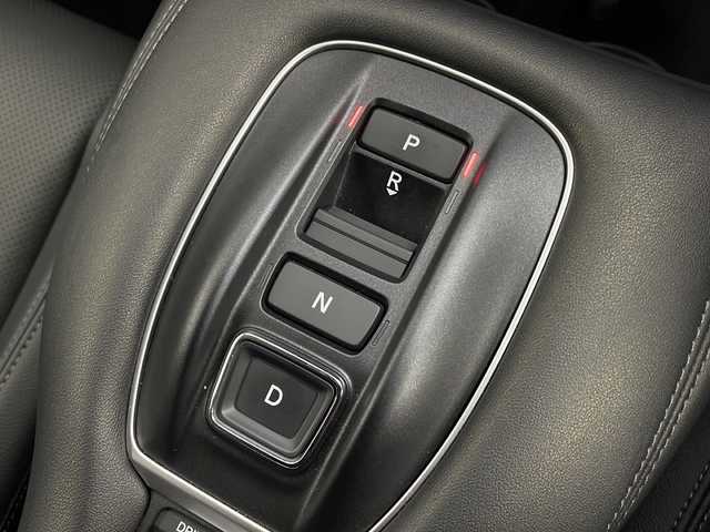 ホンダ ＺＲ－Ｖ ハイブリッド e:HEV Z 愛知県 2024(令6)年 0.3万km プラチナホワイトパール 純正9インチナビ/マルチビューカメラシステム/フルセグTV・Bluetooth/BOSEサウンド/ワイヤレス充電器/ETC2.0/本革シート/運転席助手席パワーシート/運転席助手席シートヒーター/ハンズフリーアクセステールゲート/純正18インチアルミホイール/ホンダセンシング/衝突軽減ブレーキ/先行車発進お知らせ/歩行者事故低減ステアリング/路外逸脱抑制/標識認識/渋滞追従機能付アダプティブクルーズコントロール/車線維持支援システム/トラフィックジャムアシスト(渋滞運転支援)/ブラインドスポットインフォメーション/後退出庫サポート/ヒルディセントコントロール/アダプティブドライビングビーム/LEDヘッドライト/オートライト/革巻きステアリング/パドルシフト/スマートキー/プッシュスタート/スペアキー/保証書・取扱説明書