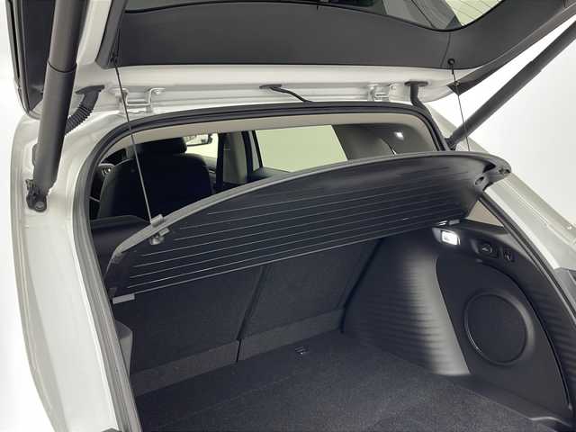 ホンダ ＺＲ－Ｖ ハイブリッド e:HEV Z 愛知県 2024(令6)年 0.3万km プラチナホワイトパール 純正9インチナビ/マルチビューカメラシステム/フルセグTV・Bluetooth/BOSEサウンド/ワイヤレス充電器/ETC2.0/本革シート/運転席助手席パワーシート/運転席助手席シートヒーター/ハンズフリーアクセステールゲート/純正18インチアルミホイール/ホンダセンシング/衝突軽減ブレーキ/先行車発進お知らせ/歩行者事故低減ステアリング/路外逸脱抑制/標識認識/渋滞追従機能付アダプティブクルーズコントロール/車線維持支援システム/トラフィックジャムアシスト(渋滞運転支援)/ブラインドスポットインフォメーション/後退出庫サポート/ヒルディセントコントロール/アダプティブドライビングビーム/LEDヘッドライト/オートライト/革巻きステアリング/パドルシフト/スマートキー/プッシュスタート/スペアキー/保証書・取扱説明書