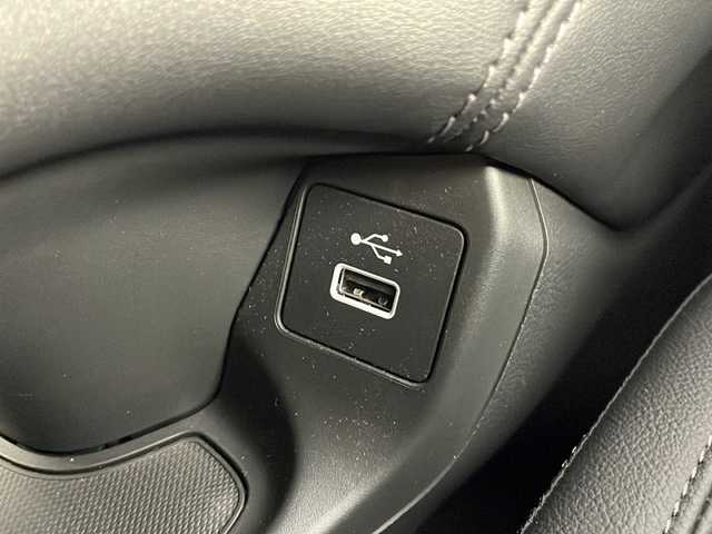 ホンダ ＺＲ－Ｖ ハイブリッド e:HEV Z 愛知県 2024(令6)年 0.3万km プラチナホワイトパール 純正9インチナビ/マルチビューカメラシステム/フルセグTV・Bluetooth/BOSEサウンド/ワイヤレス充電器/ETC2.0/本革シート/運転席助手席パワーシート/運転席助手席シートヒーター/ハンズフリーアクセステールゲート/純正18インチアルミホイール/ホンダセンシング/衝突軽減ブレーキ/先行車発進お知らせ/歩行者事故低減ステアリング/路外逸脱抑制/標識認識/渋滞追従機能付アダプティブクルーズコントロール/車線維持支援システム/トラフィックジャムアシスト(渋滞運転支援)/ブラインドスポットインフォメーション/後退出庫サポート/ヒルディセントコントロール/アダプティブドライビングビーム/LEDヘッドライト/オートライト/革巻きステアリング/パドルシフト/スマートキー/プッシュスタート/スペアキー/保証書・取扱説明書