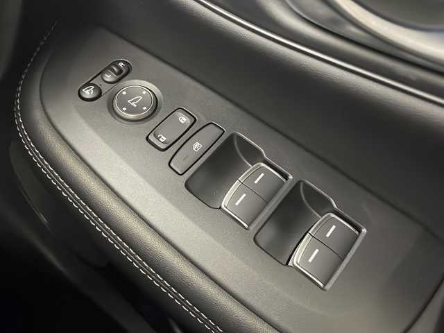 ホンダ ＺＲ－Ｖ ハイブリッド e:HEV Z 愛知県 2024(令6)年 0.3万km プラチナホワイトパール 純正9インチナビ/マルチビューカメラシステム/フルセグTV・Bluetooth/BOSEサウンド/ワイヤレス充電器/ETC2.0/本革シート/運転席助手席パワーシート/運転席助手席シートヒーター/ハンズフリーアクセステールゲート/純正18インチアルミホイール/ホンダセンシング/衝突軽減ブレーキ/先行車発進お知らせ/歩行者事故低減ステアリング/路外逸脱抑制/標識認識/渋滞追従機能付アダプティブクルーズコントロール/車線維持支援システム/トラフィックジャムアシスト(渋滞運転支援)/ブラインドスポットインフォメーション/後退出庫サポート/ヒルディセントコントロール/アダプティブドライビングビーム/LEDヘッドライト/オートライト/革巻きステアリング/パドルシフト/スマートキー/プッシュスタート/スペアキー/保証書・取扱説明書