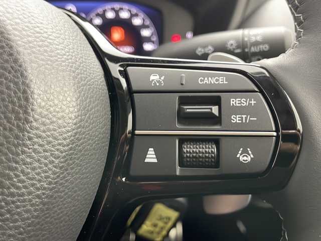 ホンダ ＺＲ－Ｖ ハイブリッド e:HEV Z 愛知県 2024(令6)年 0.3万km プラチナホワイトパール 純正9インチナビ/マルチビューカメラシステム/フルセグTV・Bluetooth/BOSEサウンド/ワイヤレス充電器/ETC2.0/本革シート/運転席助手席パワーシート/運転席助手席シートヒーター/ハンズフリーアクセステールゲート/純正18インチアルミホイール/ホンダセンシング/衝突軽減ブレーキ/先行車発進お知らせ/歩行者事故低減ステアリング/路外逸脱抑制/標識認識/渋滞追従機能付アダプティブクルーズコントロール/車線維持支援システム/トラフィックジャムアシスト(渋滞運転支援)/ブラインドスポットインフォメーション/後退出庫サポート/ヒルディセントコントロール/アダプティブドライビングビーム/LEDヘッドライト/オートライト/革巻きステアリング/パドルシフト/スマートキー/プッシュスタート/スペアキー/保証書・取扱説明書