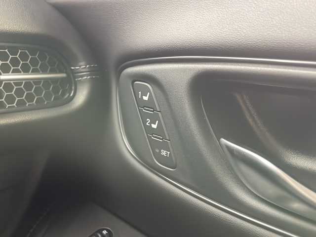 ホンダ ＺＲ－Ｖ ハイブリッド e:HEV Z 愛知県 2024(令6)年 0.3万km プラチナホワイトパール 純正9インチナビ/マルチビューカメラシステム/フルセグTV・Bluetooth/BOSEサウンド/ワイヤレス充電器/ETC2.0/本革シート/運転席助手席パワーシート/運転席助手席シートヒーター/ハンズフリーアクセステールゲート/純正18インチアルミホイール/ホンダセンシング/衝突軽減ブレーキ/先行車発進お知らせ/歩行者事故低減ステアリング/路外逸脱抑制/標識認識/渋滞追従機能付アダプティブクルーズコントロール/車線維持支援システム/トラフィックジャムアシスト(渋滞運転支援)/ブラインドスポットインフォメーション/後退出庫サポート/ヒルディセントコントロール/アダプティブドライビングビーム/LEDヘッドライト/オートライト/革巻きステアリング/パドルシフト/スマートキー/プッシュスタート/スペアキー/保証書・取扱説明書